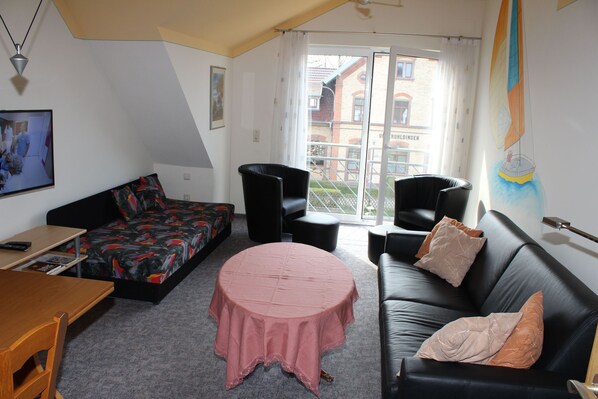 Ferienwohnung "Altbau" 2. OG, 60qm, 1 Schlafzimmer, 1 Wohn-/Schlafbereich max. 4 Personen