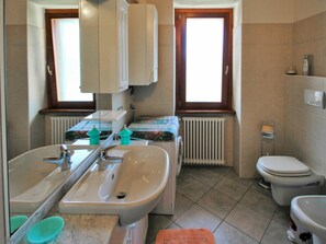 Bathtub, Tap, Plumbing Fixture, Property, Sink, Bathroom, Interior Design, Flooring, Floor