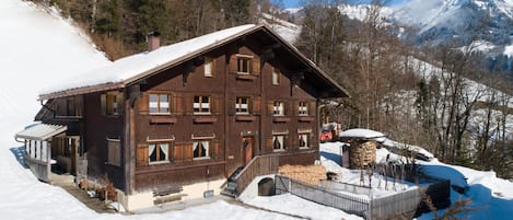 Außenseite Ferienhaus [Winter]