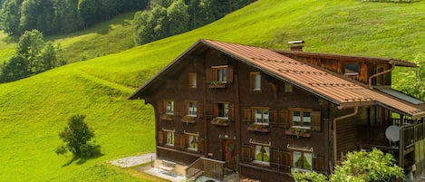 Außenseite Ferienhaus [Sommer]