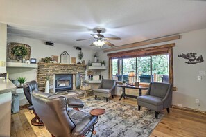 Living Area | Free WiFi