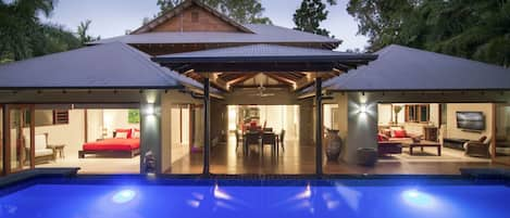 Sisanya - Luxury Holiday House in Port Douglas
