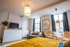 Boutique feel in every corner
Design details, soft lighting and lots of space — perfect for a stylish city break.
