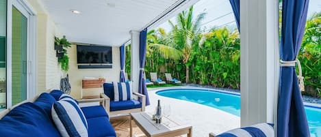 Private Backyard & Tropical Oasis
