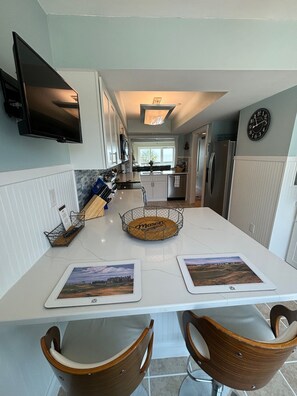 Kitchen sitting area for two. See the ocean from your breakfast nook!