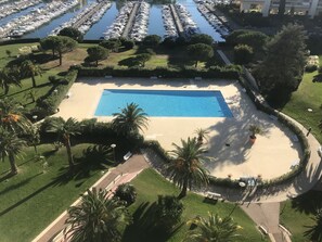 La piscine vue du balcon