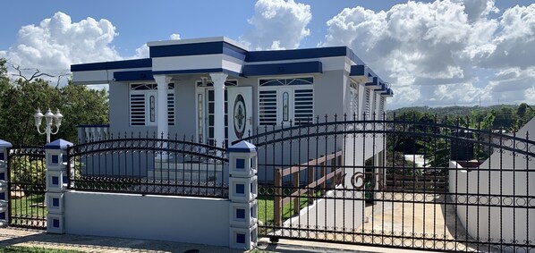 Front view of Casa MORE