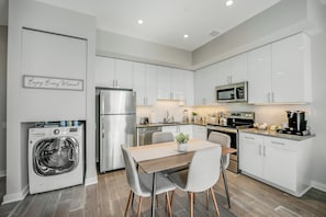 Fully Equipped: Washer/Dryer. Full Fridge, Dishwasher, Stove & Microwave