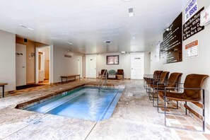 Communal Hot Tub and Sauna
