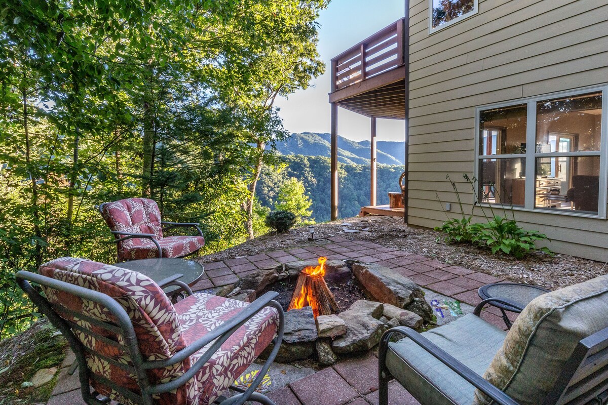 Stunning Home with Free WiFi, Deck, Wood Fireplace, & Mountain Views