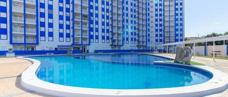 Water, Daytime, Property, Building, Blue, Swimming Pool, Azure, Sky, Architecture, Urban Design