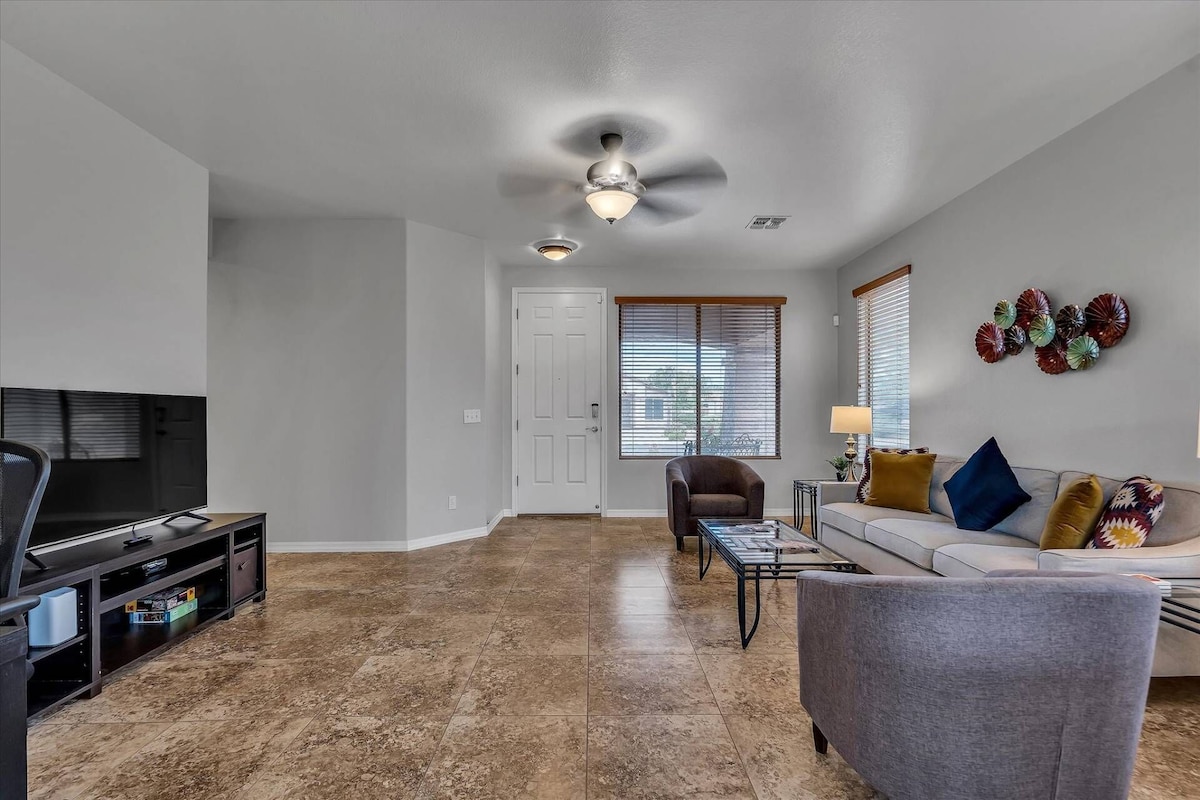 3BR Mesa Resort Home w/Community Pool, Hot Tub, Tennis & Basketball | 5 Mins off Hwy | Golf | Hiking