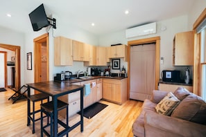 Kitchenette (stove, microwave, mini fridge, coffee makers, toaster, etc. No oven.)
