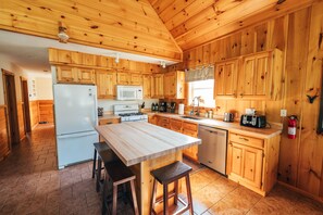 Fully stocked kitchen with newly renovated countertops. 23003