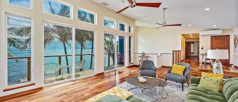 Second story living room with spectacular ocean view - Second story living room with spectacular ocean view