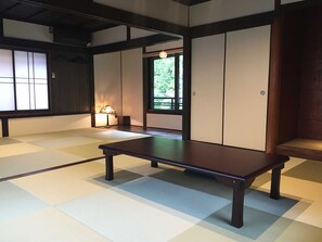 ＜客室＞部屋分けをして最大4グループで滞在していただけます