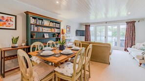 Dining area to living room view, Mayfly Lake Lodge, Bolthole Retreats