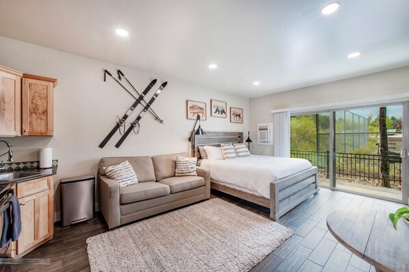 Vacation Rentals in Park City at Prospector Lodge 616: Studio with King bed