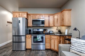 Vacation Rentals in Park City at Prospector Lodge 616: Full kitchen