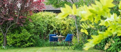 With its south facing aspect, the mature landscaped garden provides all day sun late into the evening. The mature trees, hedging and planting ensures privacy during your stay and the Weber BBQ