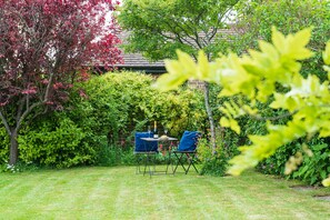 With its south facing aspect, the mature landscaped garden provides all day sun late into the evening. The mature trees, hedging and planting ensures privacy during your stay and the Weber BBQ
