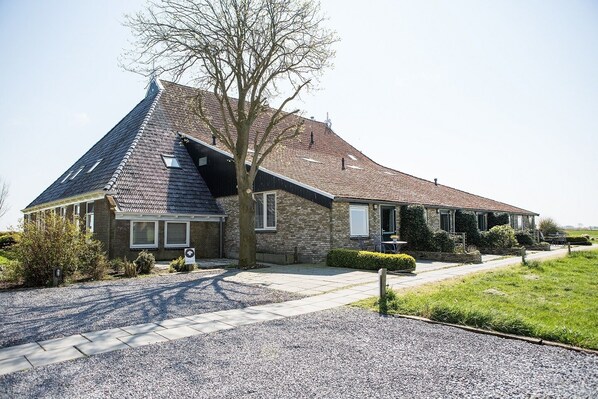 Voransicht Bauernhof mit Apartments  Terassen