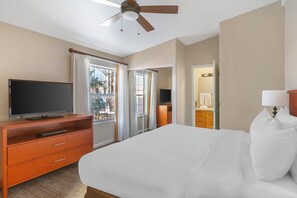 Unit with 1 King bed (1st bedroom)