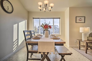 Dining Area | Dishware Provided