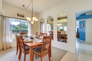 Dining Room | Keyless Entry | Free WiFi (300 Mbps)