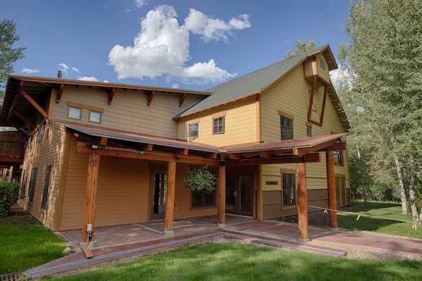 Exterior of Blackfoot Building