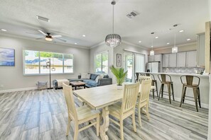 Dining Area | Dishware/Flatware Provided