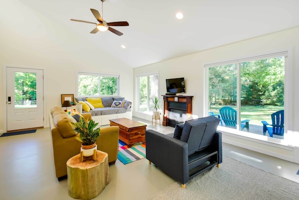 Charlottesville Vacation Rental | 2BR | 1.5BA | 1 Step Required For Access