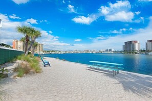 Dolphin Point Beach Directly on the Harbor