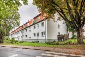View from the street of the well-maintained bright building in which the flat is located.