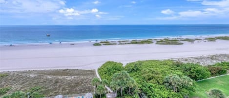 Scaping beachfront views of Sand Key Beach and the Beachfront Po - Enjoy the best views of Sand Key Beach from the 9th floor balcony!