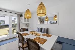 10-web-or-mls-206-adams-st-unit-a
