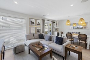 8-web-or-mls-206-adams-st-unit-a