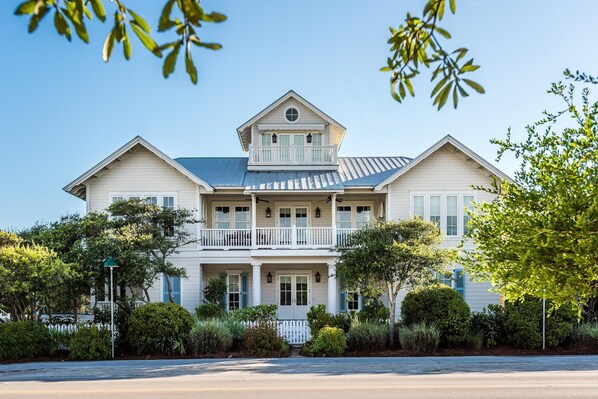 WELCOME TO SLO MOCEAN IN SEASIDE, FL