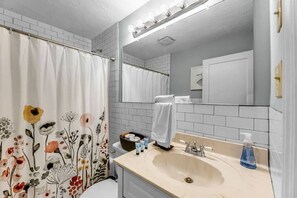 Vintage Looking Bathroom!