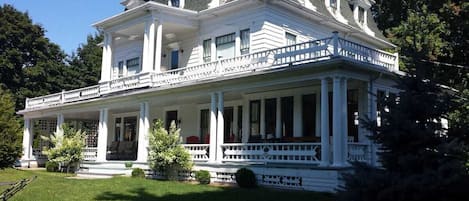 front view of the Sealander House 