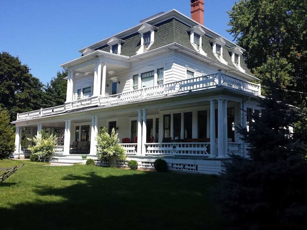 front view of the Sealander House 