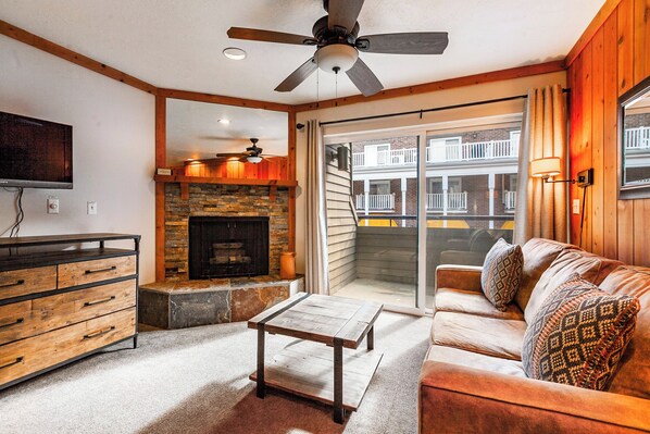 Living Area with Sleeper Sofa & Murphy Bed