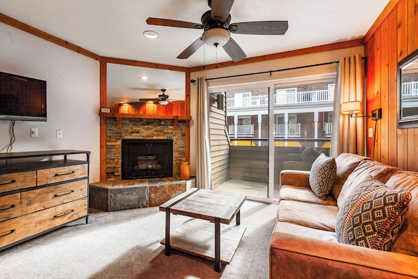 Living Area with Sleeper Sofa & Murphy Bed