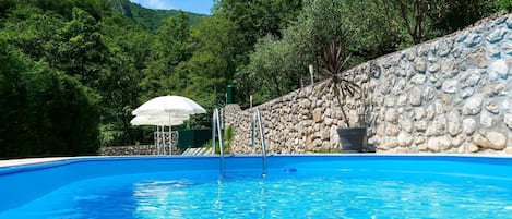 L'Eau, Propriété, Piscine, Bleu, Ciel, La Nature, Nuage, Bleu Azur, Arbre, Plante