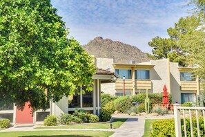 Home Exterior | Keyless Entry | Camelback Mountain On-Site