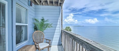Cedar Key Vacation Rental | 1BR | 1BA | 780 Sq Ft | Stairs Required for Entry