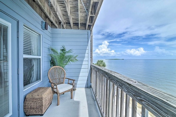 Cedar Key Vacation Rental | 1BR | 1BA | 780 Sq Ft | Stairs Required for Entry