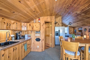Kitchenette | Well-Equipped | 700 Sq Ft