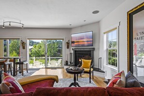 Living Room: Holy Cow Downtown Riverfront