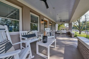 Front Porch - The front porch is the perfect place to relax after a day exploring Tuscaloosa.